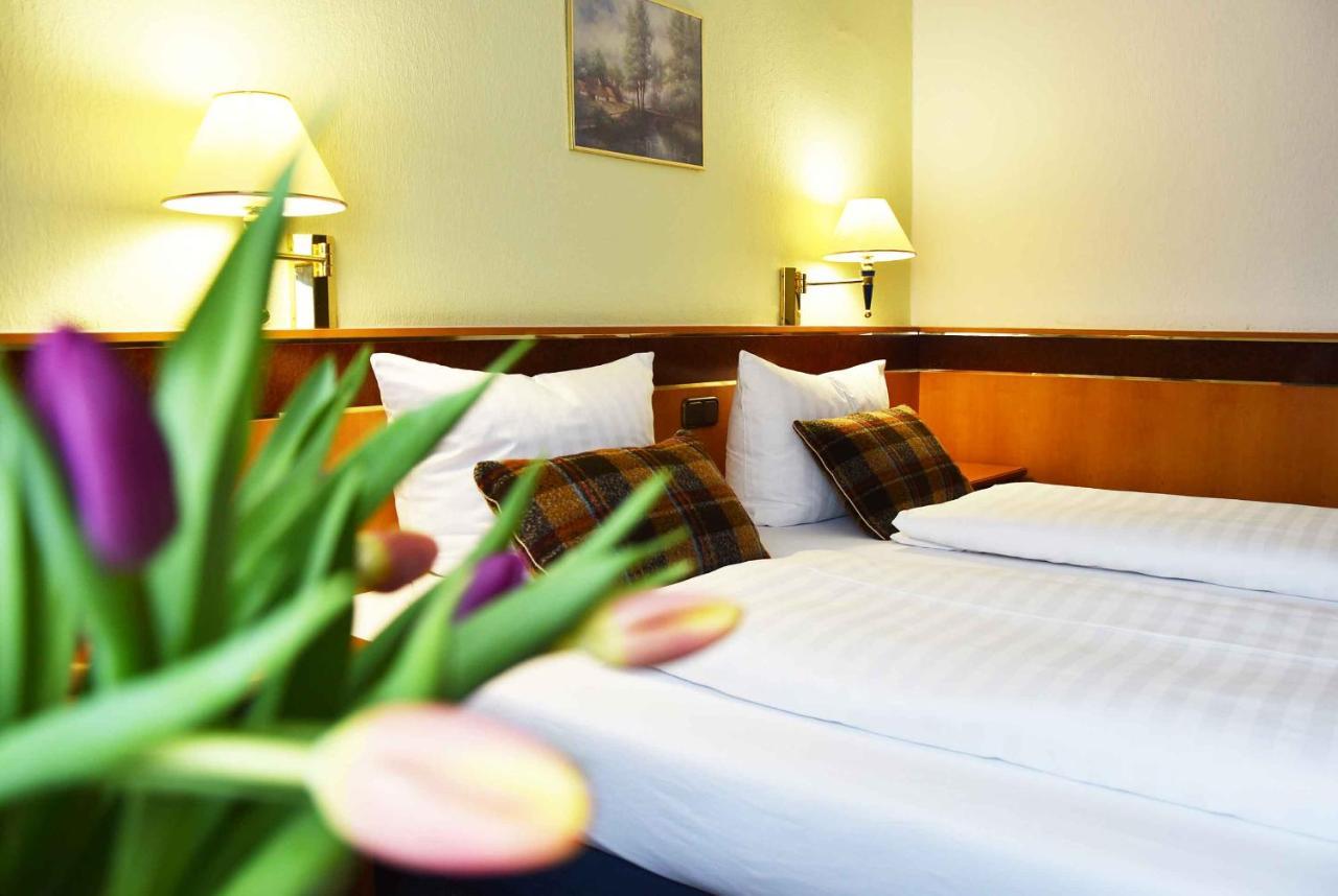 Landhotel Zum Hirsch Unterweissbach エクステリア 写真