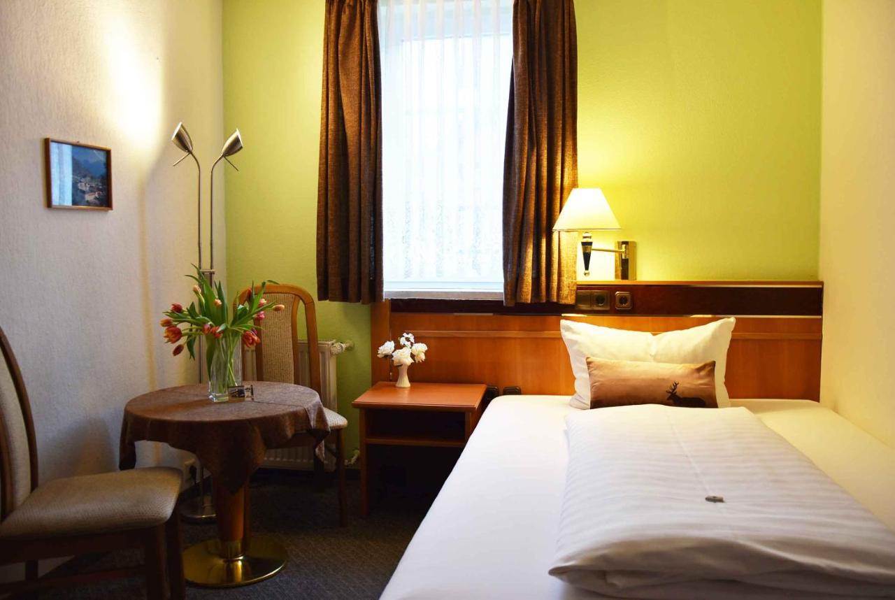 Landhotel Zum Hirsch Unterweissbach エクステリア 写真
